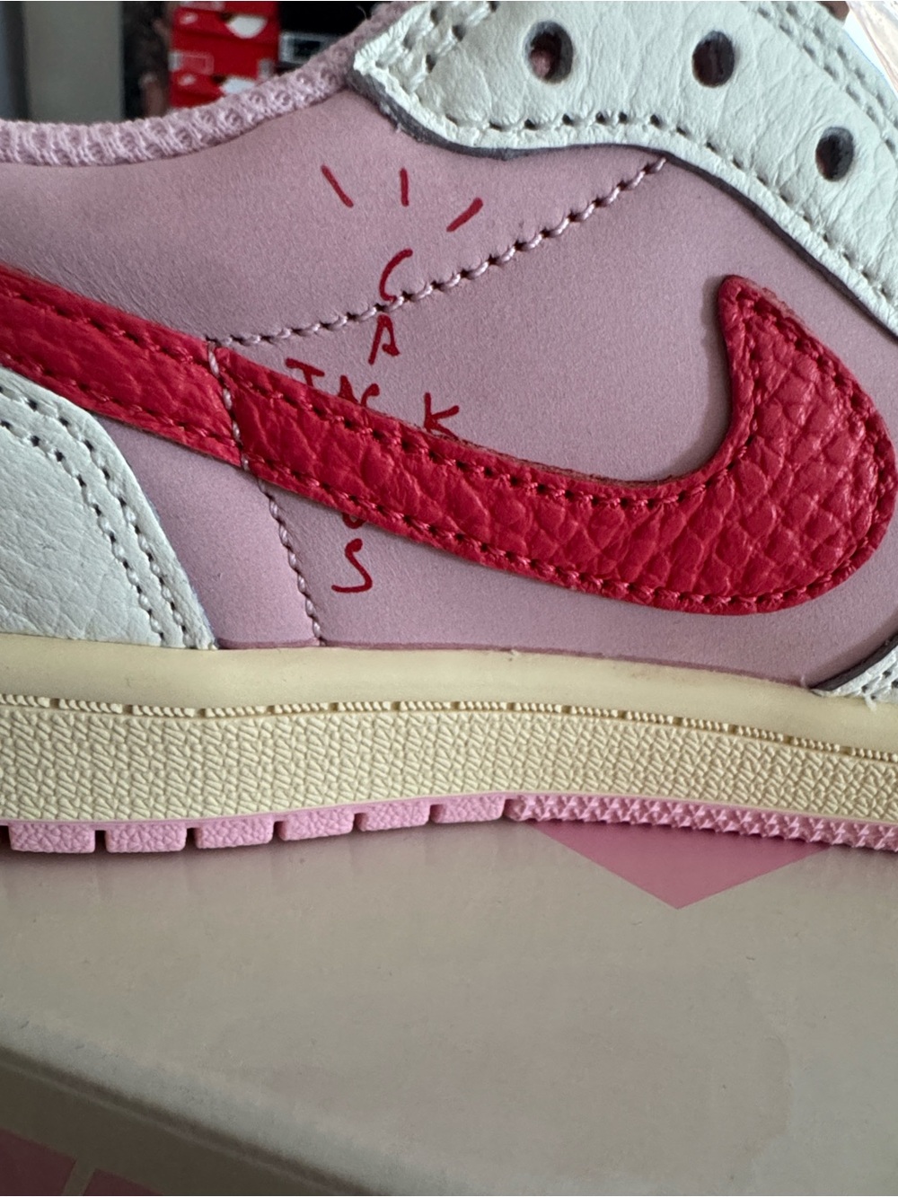 TRAVIS SCOTT 📣💕NIKE Kids Pink and Red Low-Top Sneakers - Picture 12 of 12